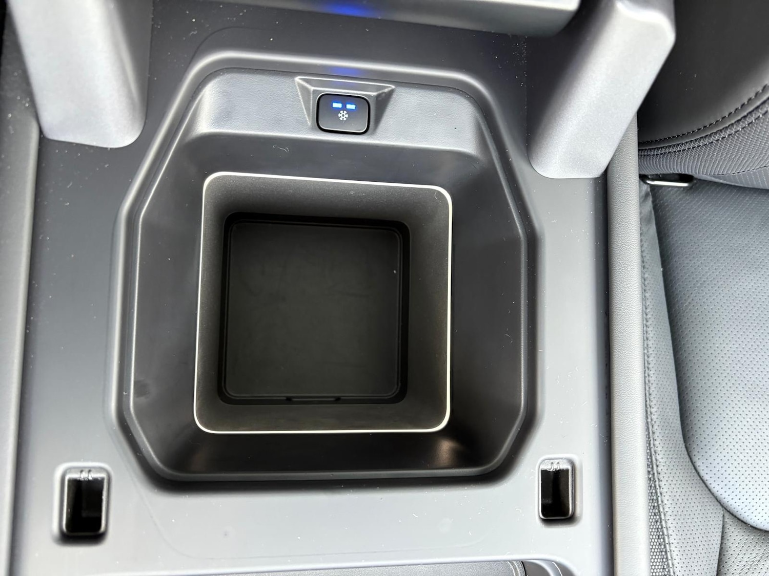 Used Land Rover Defender 2024 for sale - 76340689: Photo 23