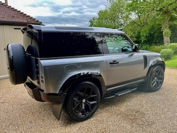 Used Land Rover Defender 2023 for sale - 78789873: Photo