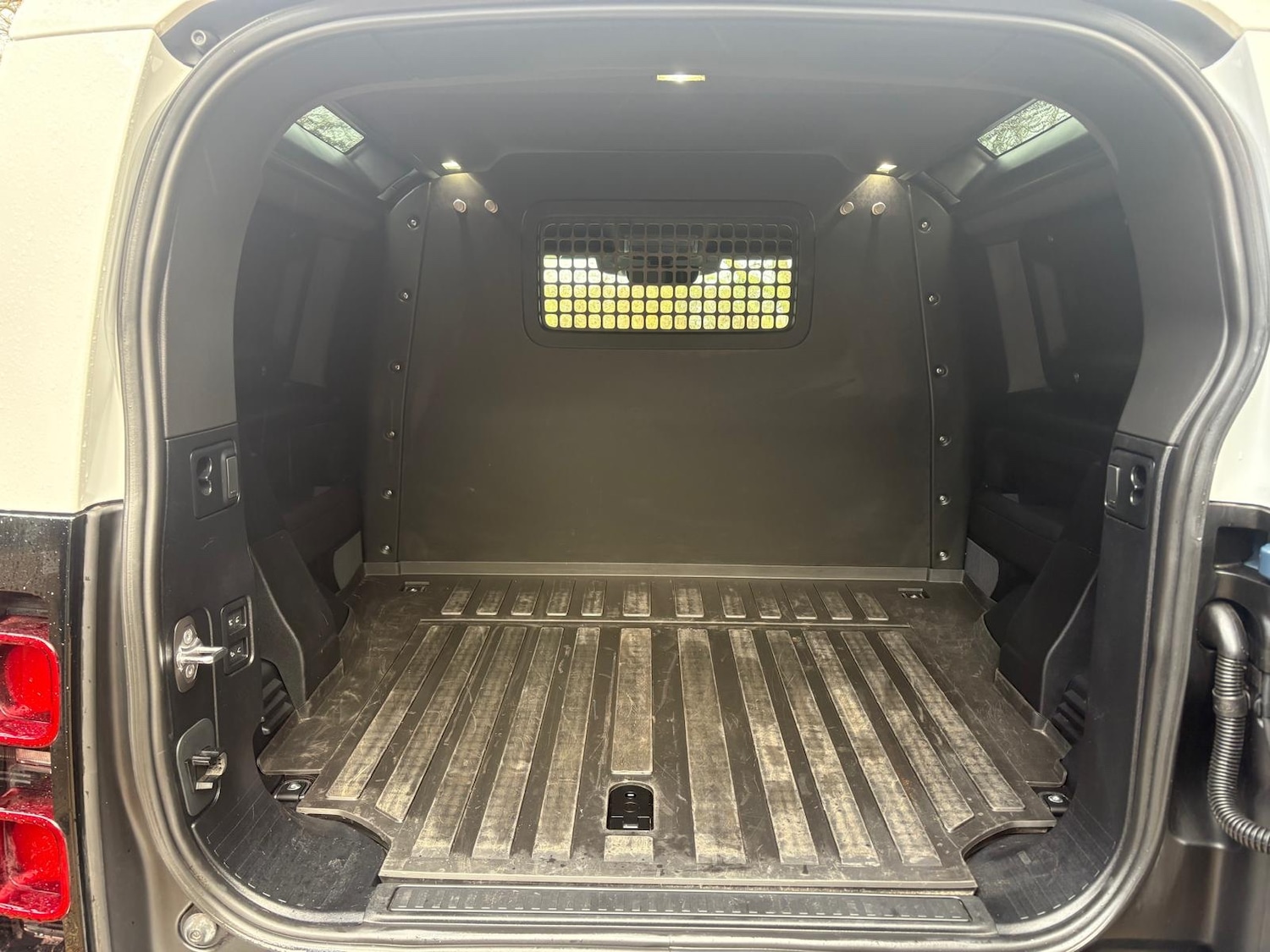 Used Land Rover Defender 2025 for sale - 77630106: Photo 17