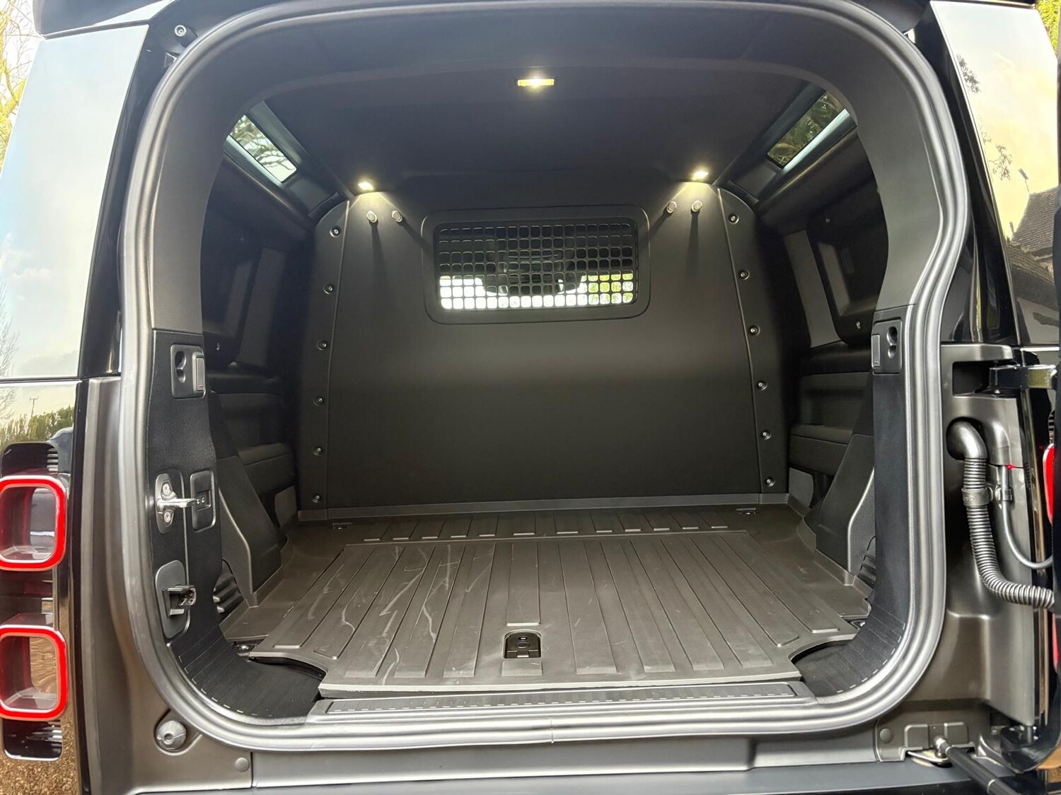 Used Land Rover Defender 2025 for sale - 77035781: Photo 27