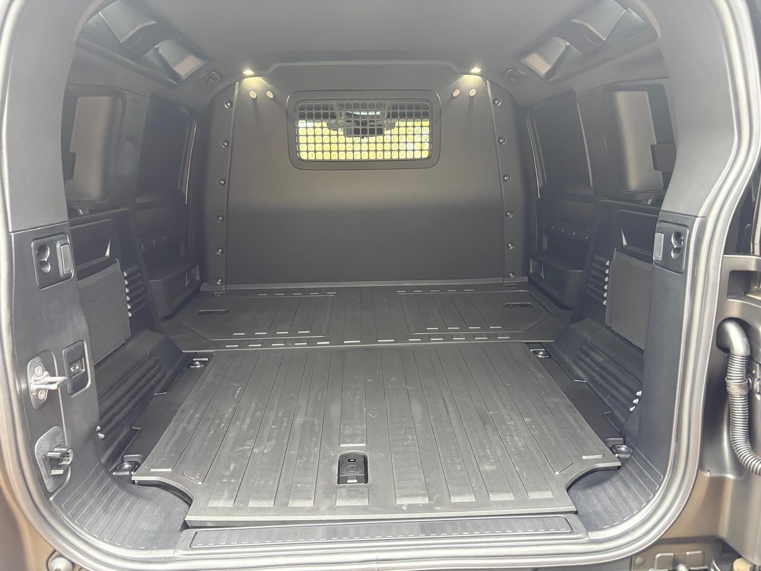 Used Land Rover Defender 2026 for sale - 77991844: Photo 17