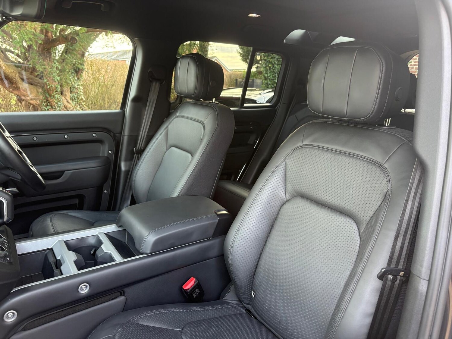 Used Land Rover Defender 2024 for sale - 77137045: Photo 18