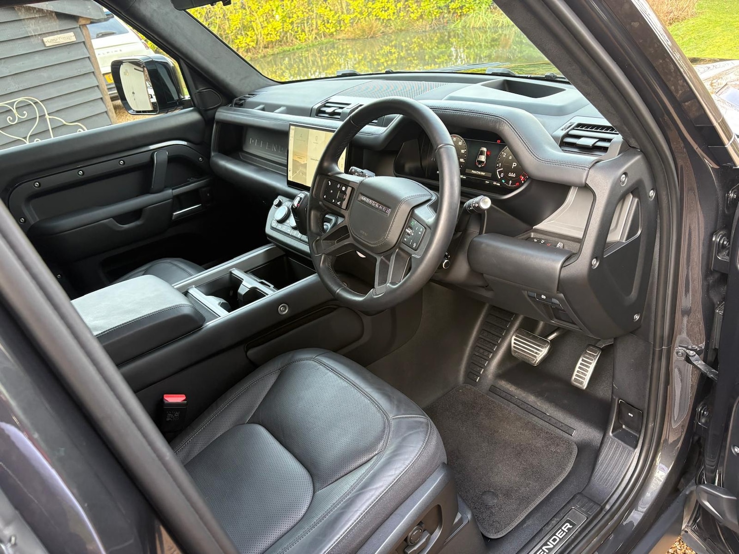 Used Land Rover Defender 2024 for sale - 77137045: Photo 26