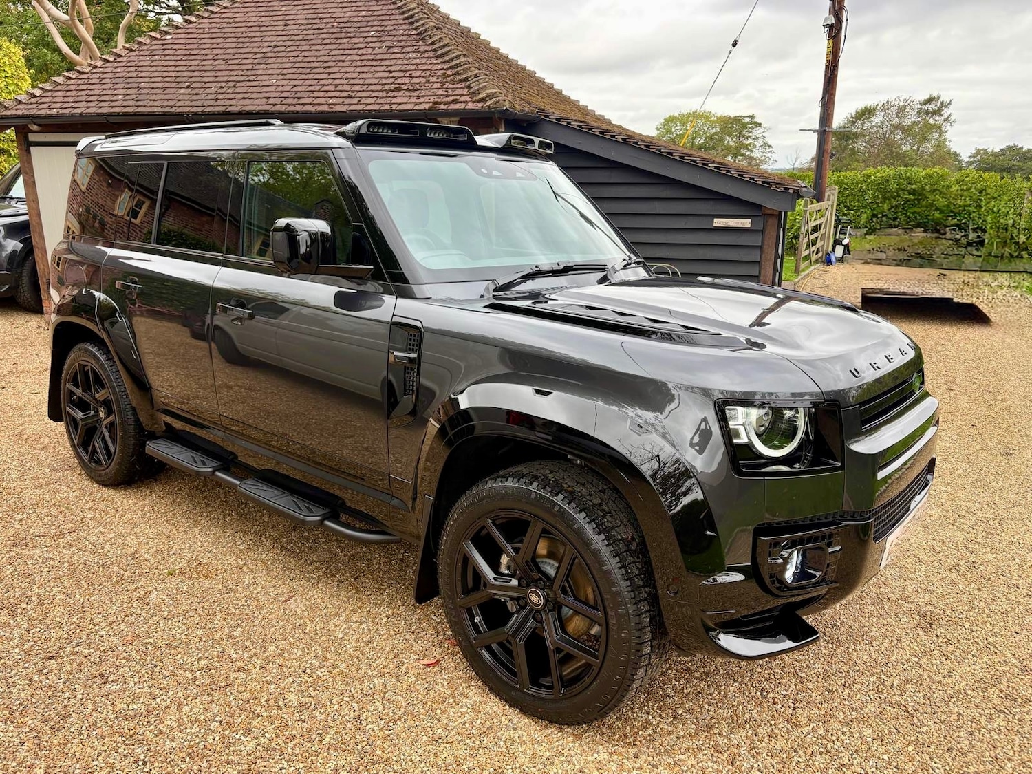 Used Land Rover Defender 2024 for sale - 77137045: Photo 3