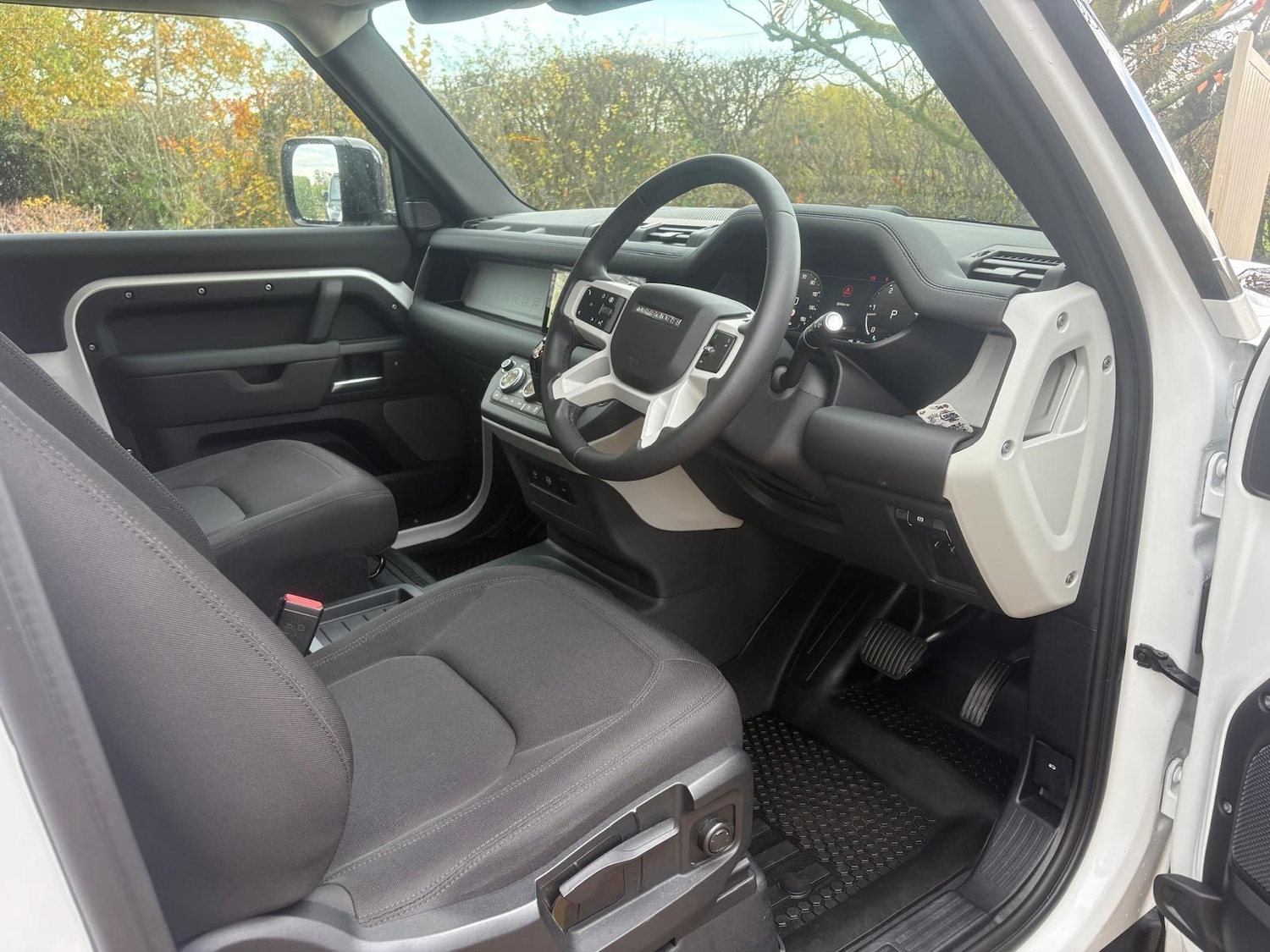 Used Land Rover Defender 2024 for sale - 76476731: Photo 12