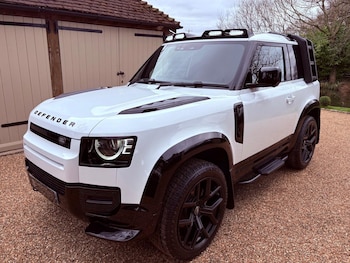 Used Land Rover Defender 2024 for sale - 76476731: Photo