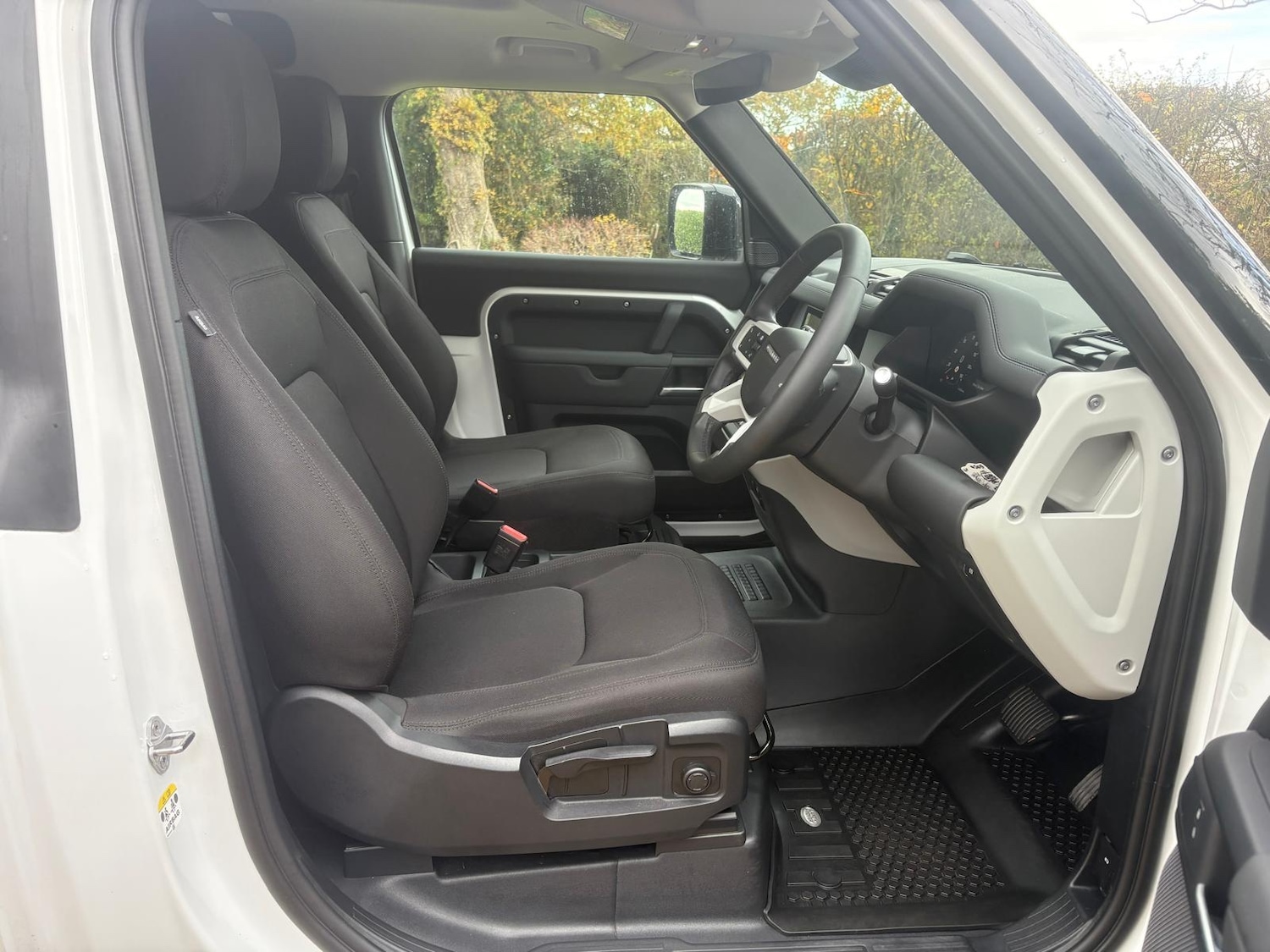 Used Land Rover Defender 2024 for sale - 76476731: Photo 21