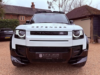 Used Land Rover Defender 2024 for sale - 76476731: Photo