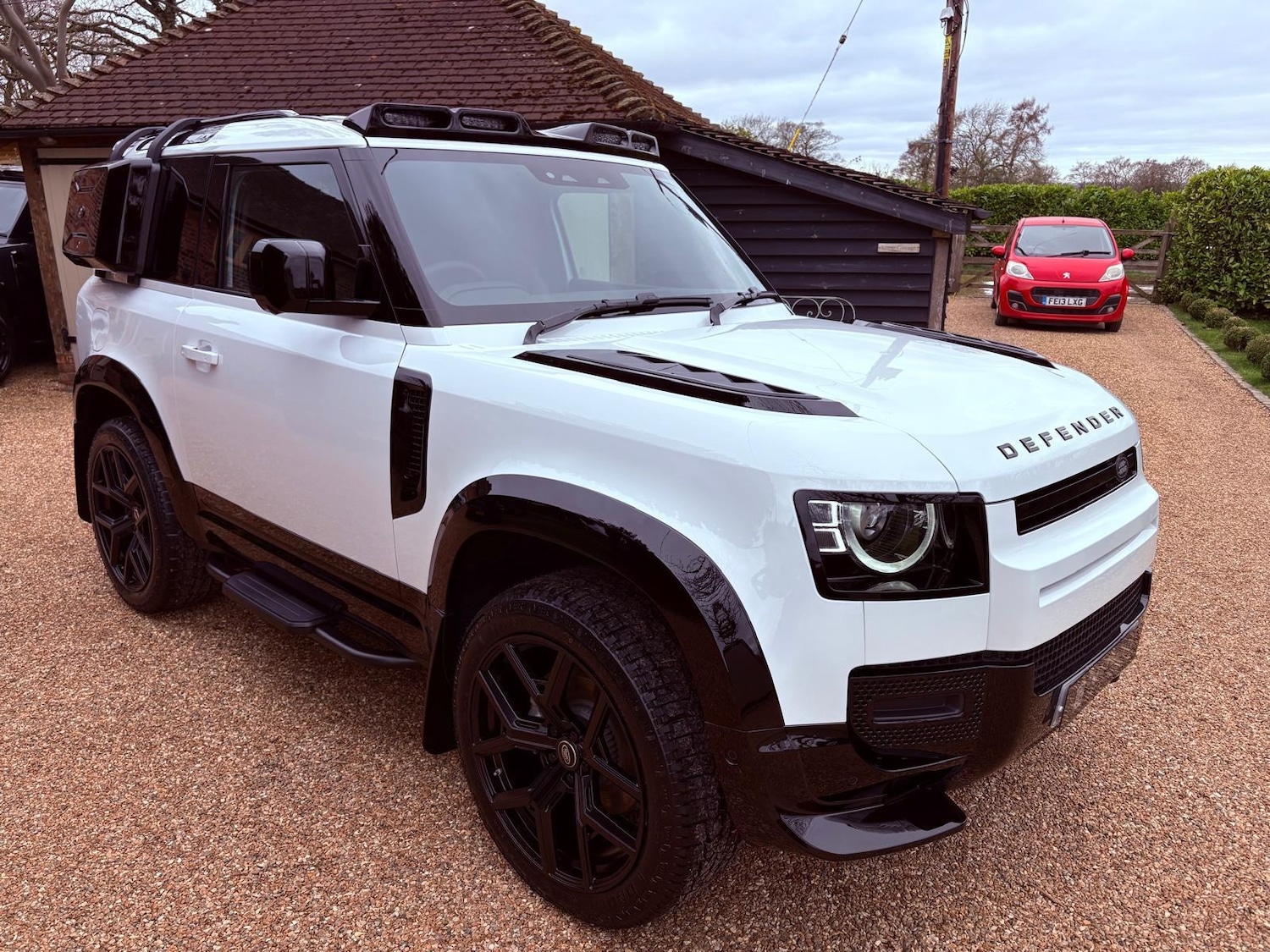 Used Land Rover Defender 2024 for sale - 76476731: Photo 3