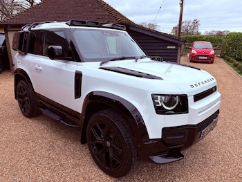 Used Land Rover Defender 2024 for sale - 76476731: Photo