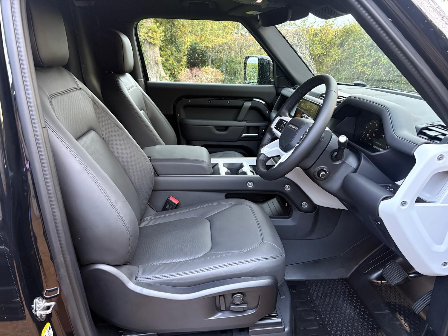 Used Land Rover Defender 2025 for sale - 76330713: Photo 14