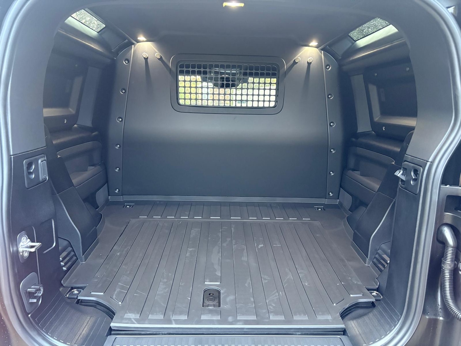 Used Land Rover Defender 2025 for sale - 76330713: Photo 17