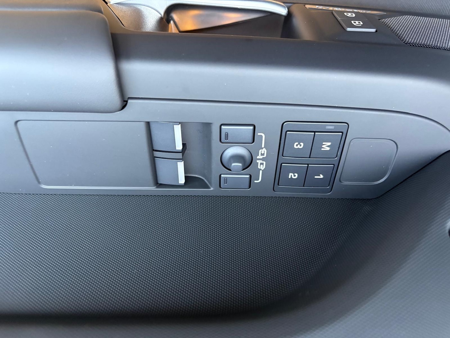 Used Land Rover Defender 2025 for sale - 76330713: Photo 21