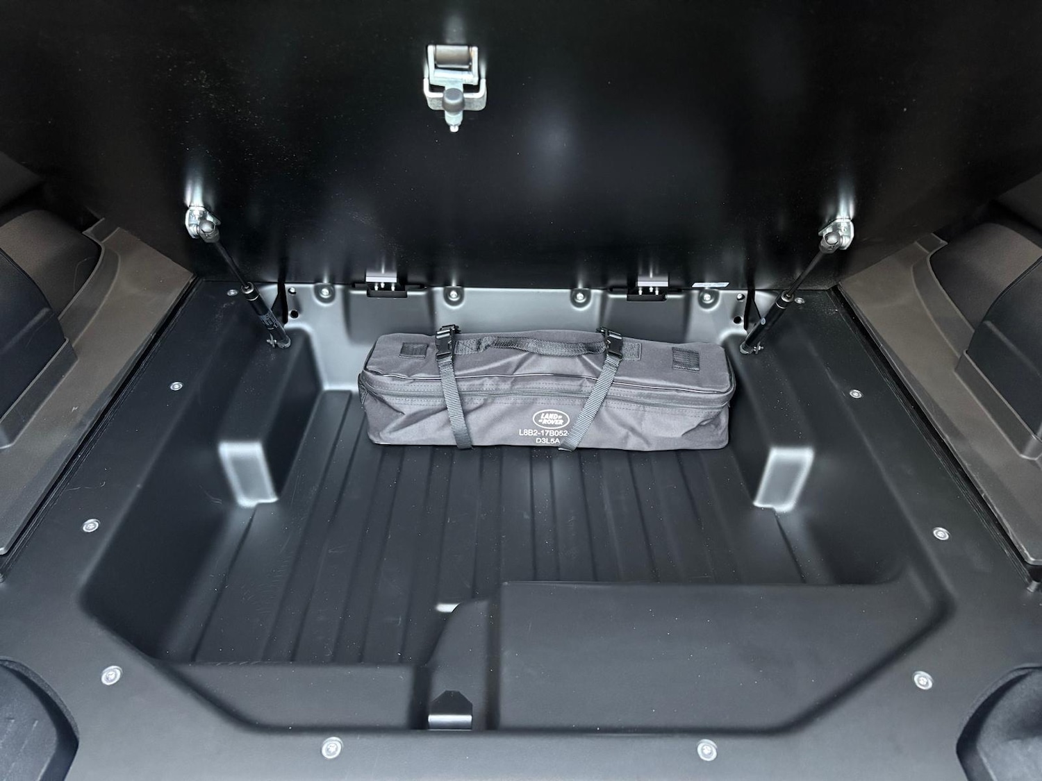 Used Land Rover Defender 2025 for sale - 76330713: Photo 24