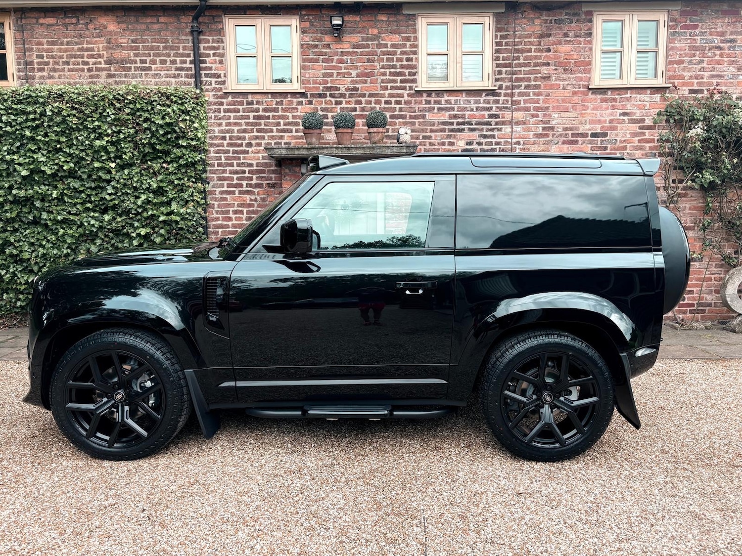 Used Land Rover Defender 2025 for sale - 76330713: Photo 4