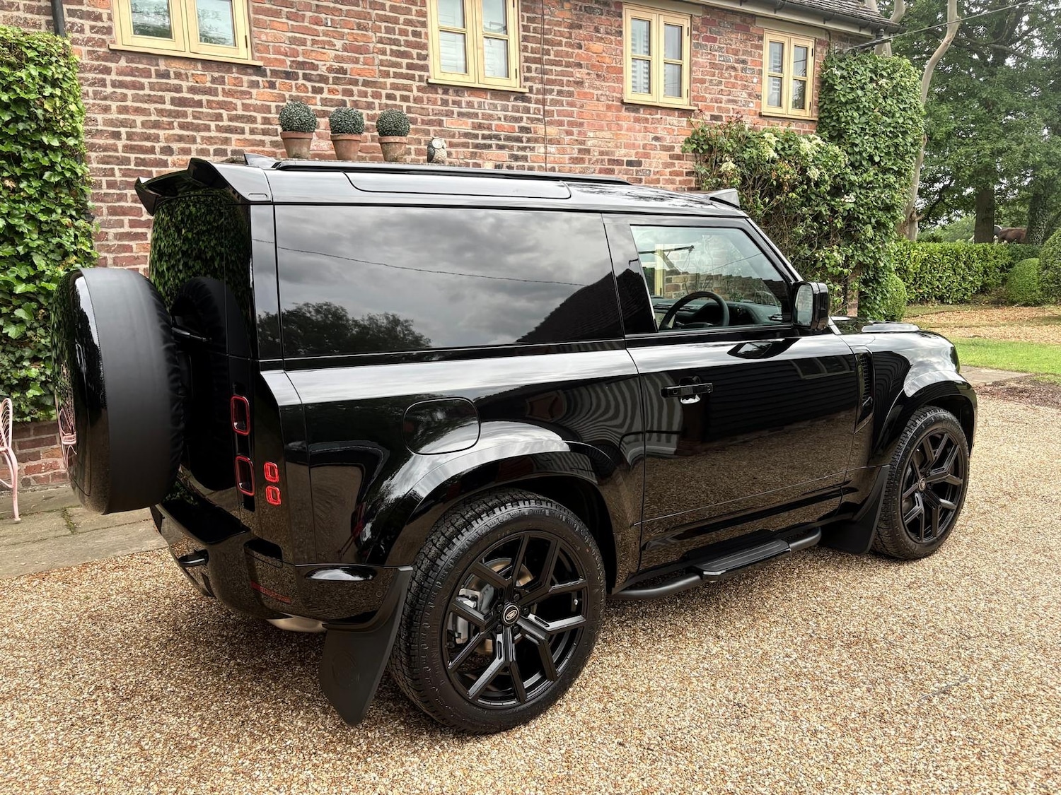 Used Land Rover Defender 2025 for sale - 76330713: Photo 7