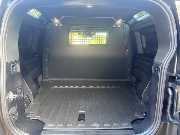Used Land Rover Defender 2025 for sale - 76118120: Photo 15