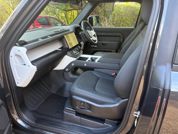 Used Land Rover Defender 2025 for sale - 76118120: Photo 16