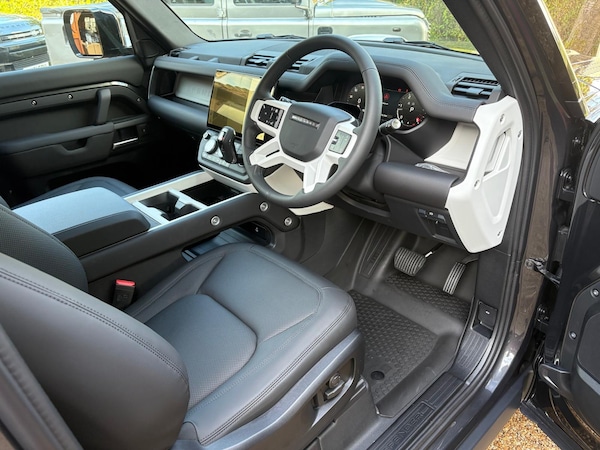 Used Land Rover Defender 2025 for sale - 76118120: Photo 18