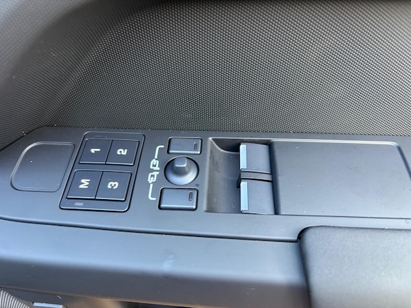 Used Land Rover Defender 2025 for sale - 76118120: Photo 19