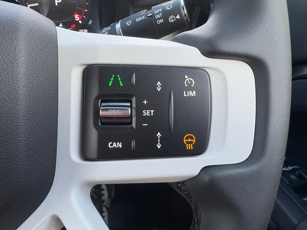 Used Land Rover Defender 2025 for sale - 76118120: Photo 32