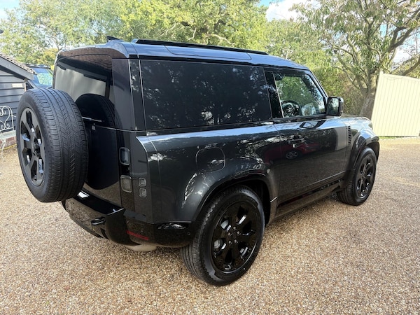 Used Land Rover Defender 2025 for sale - 76118120: Photo 3