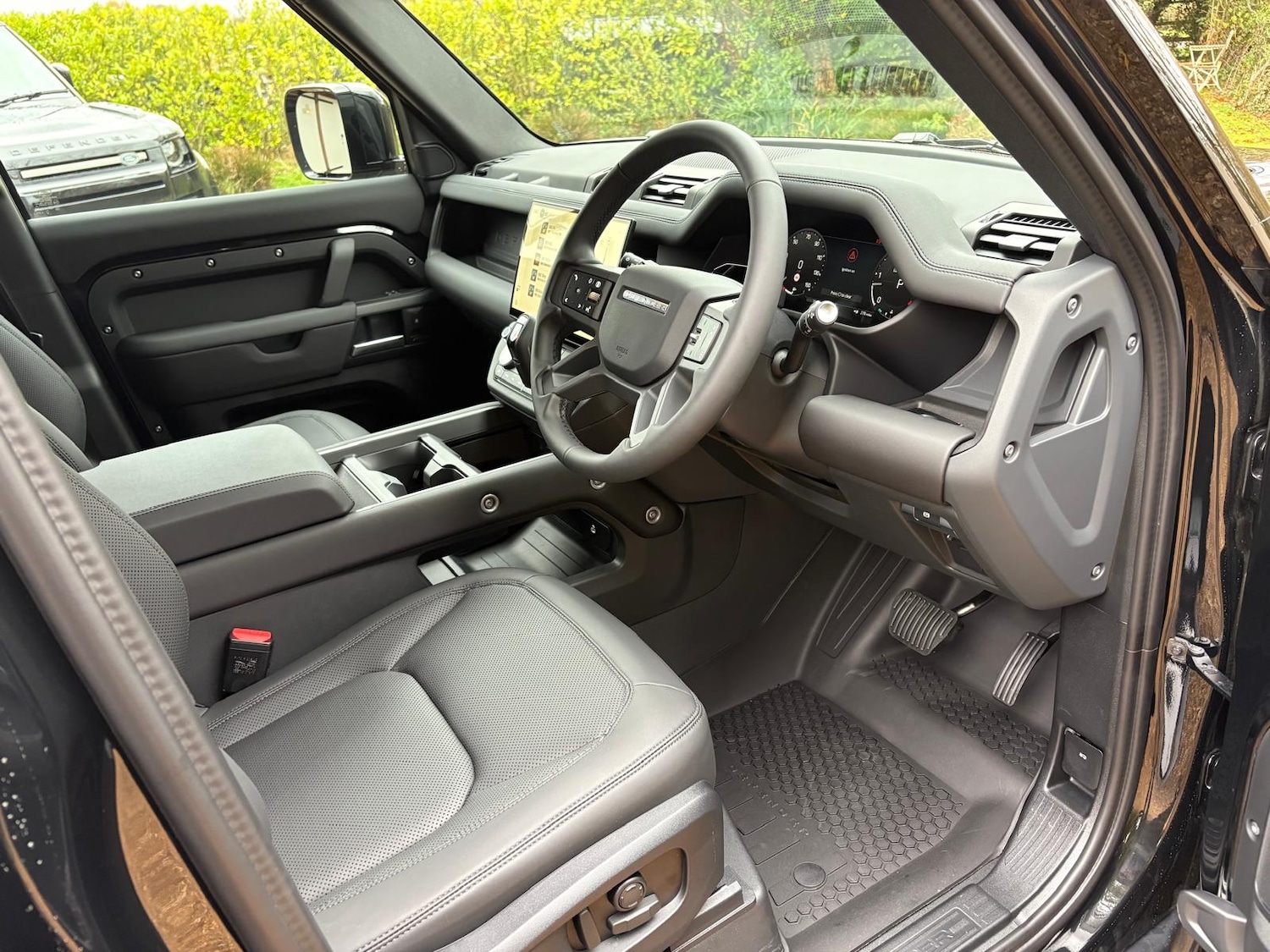 Used Land Rover Defender 2025 for sale - 76555121: Photo 17