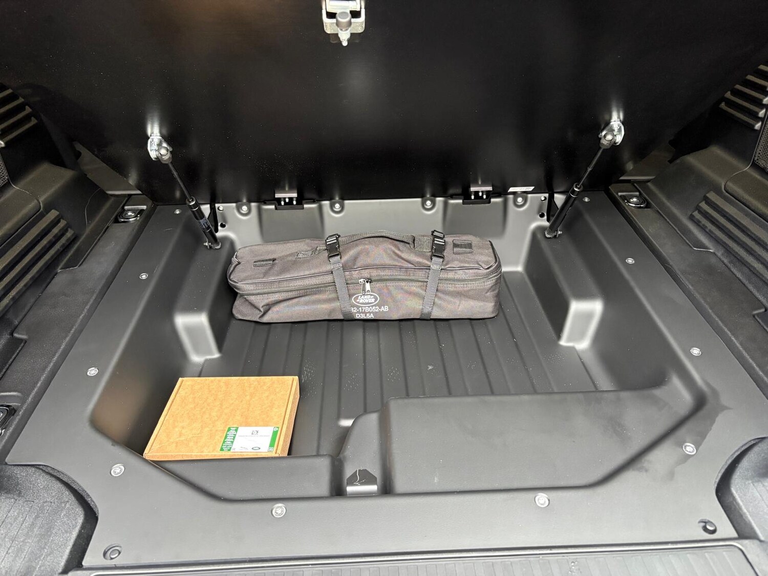 Used Land Rover Defender 2025 for sale - 76555121: Photo 32