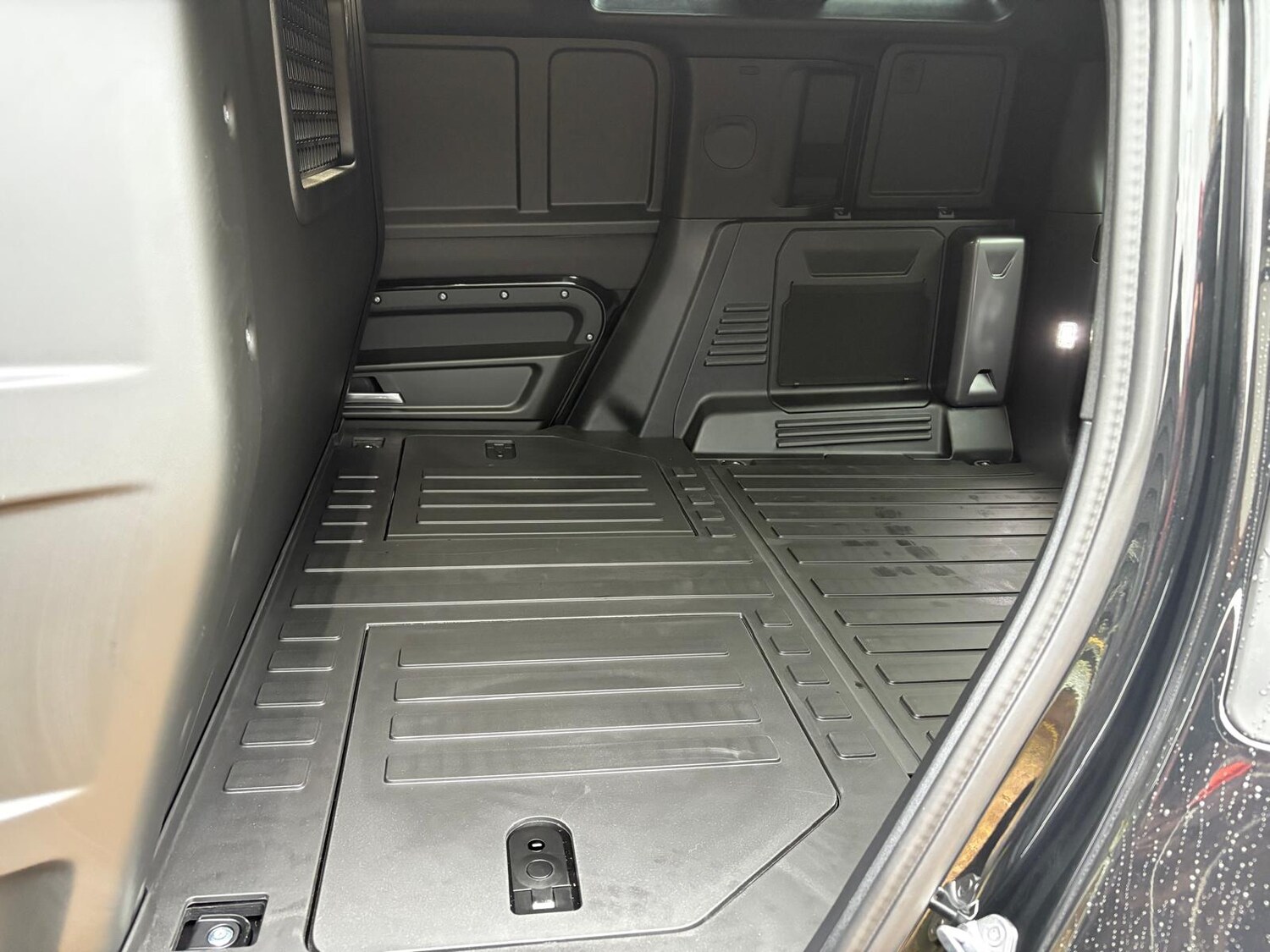 Used Land Rover Defender 2025 for sale - 76555121: Photo 33