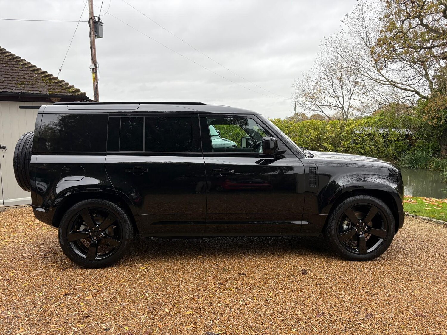 Used Land Rover Defender 2025 for sale - 76555121: Photo 4