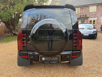 Used Land Rover Defender 2024 for sale - 77245875: Photo