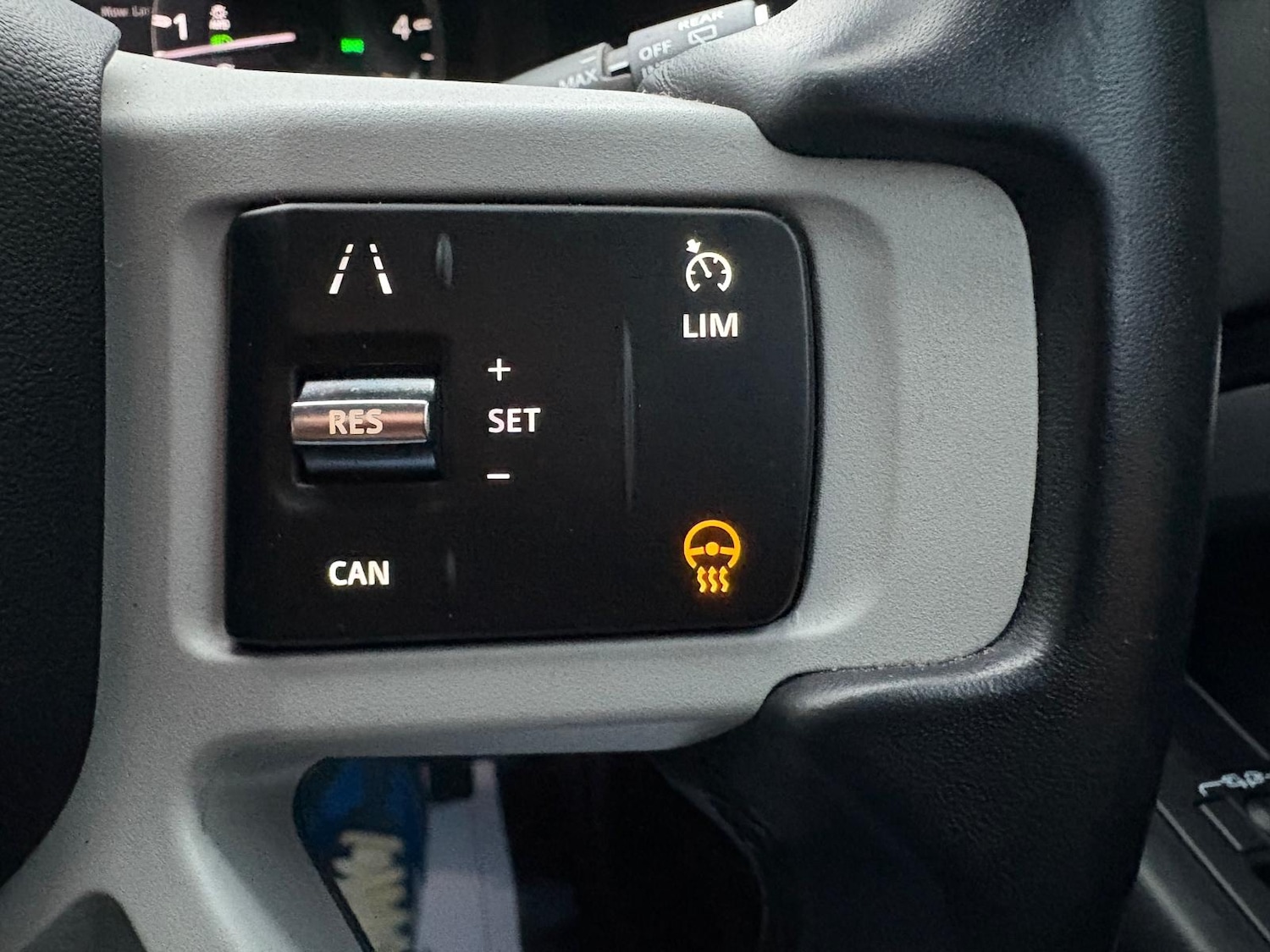 Used Land Rover Defender 2023 for sale - 76252775: Photo 16