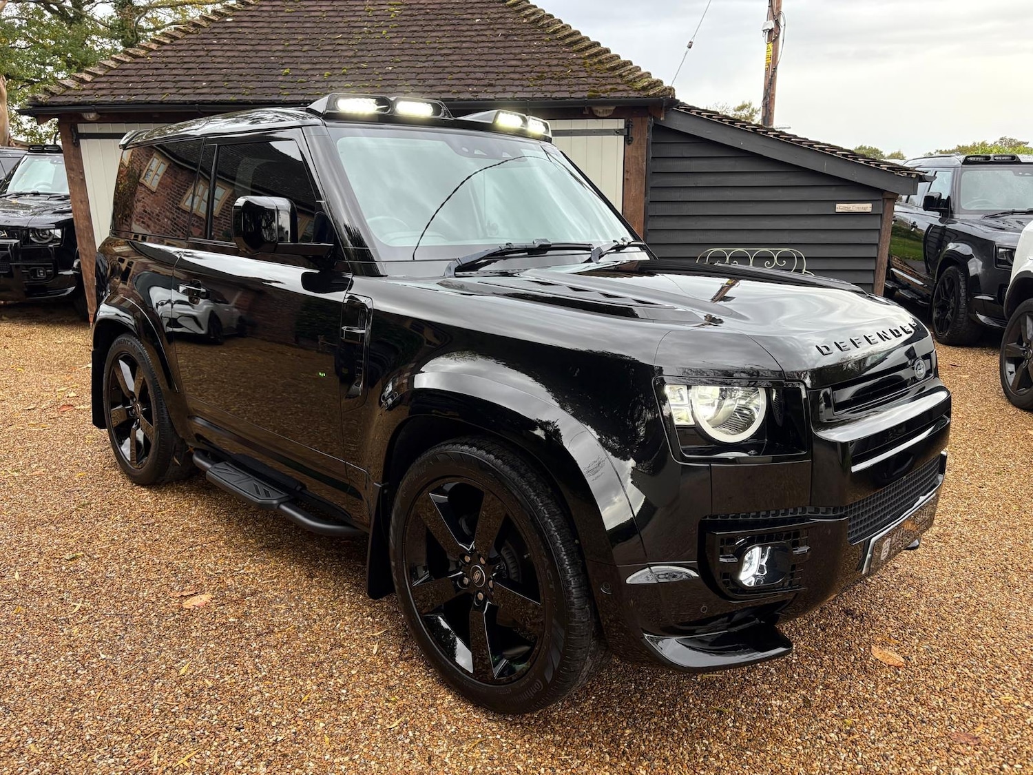 Used Land Rover Defender 2023 for sale - 76252775: Photo 3