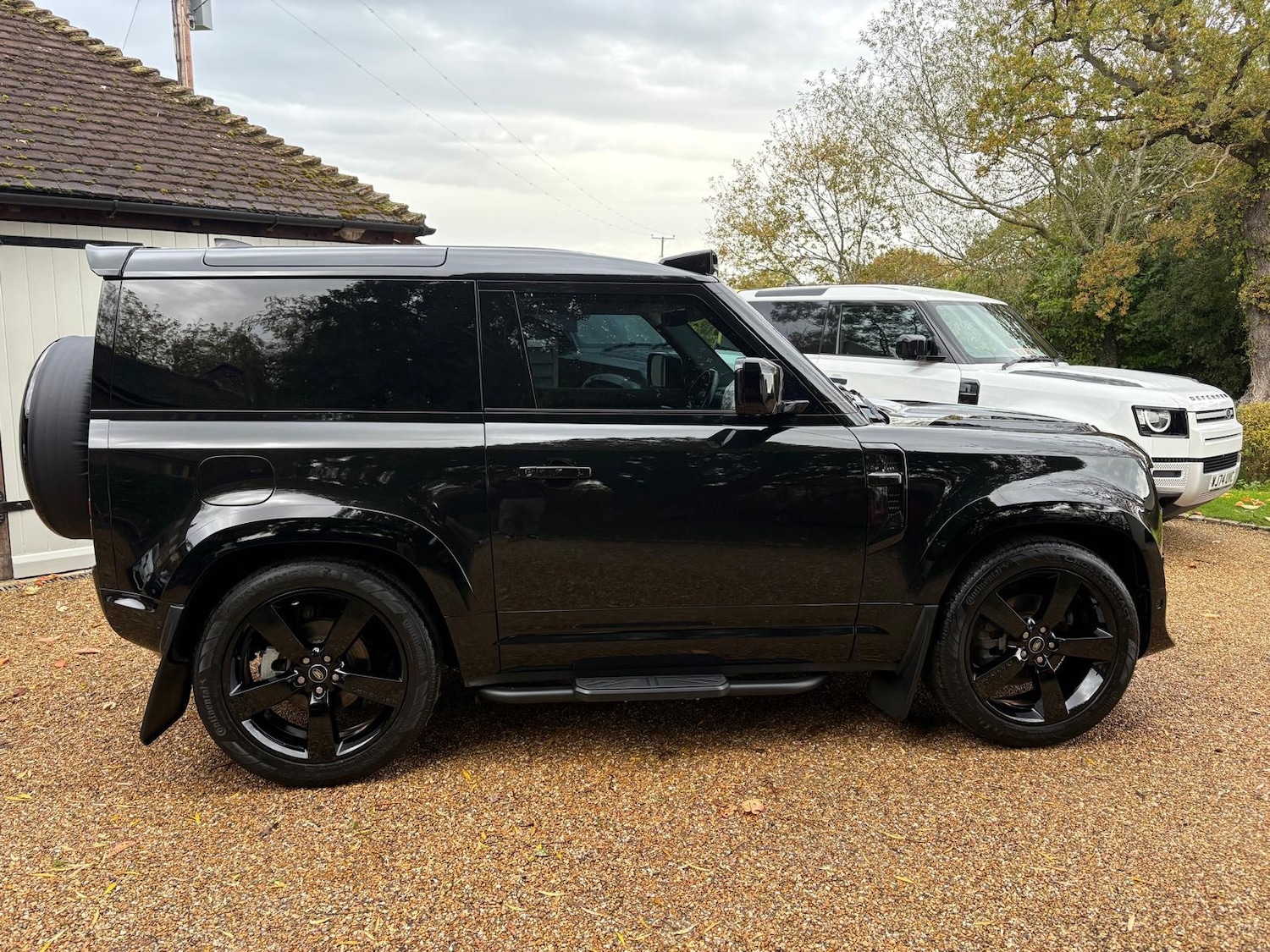 Used Land Rover Defender 2023 for sale - 76252775: Photo 4