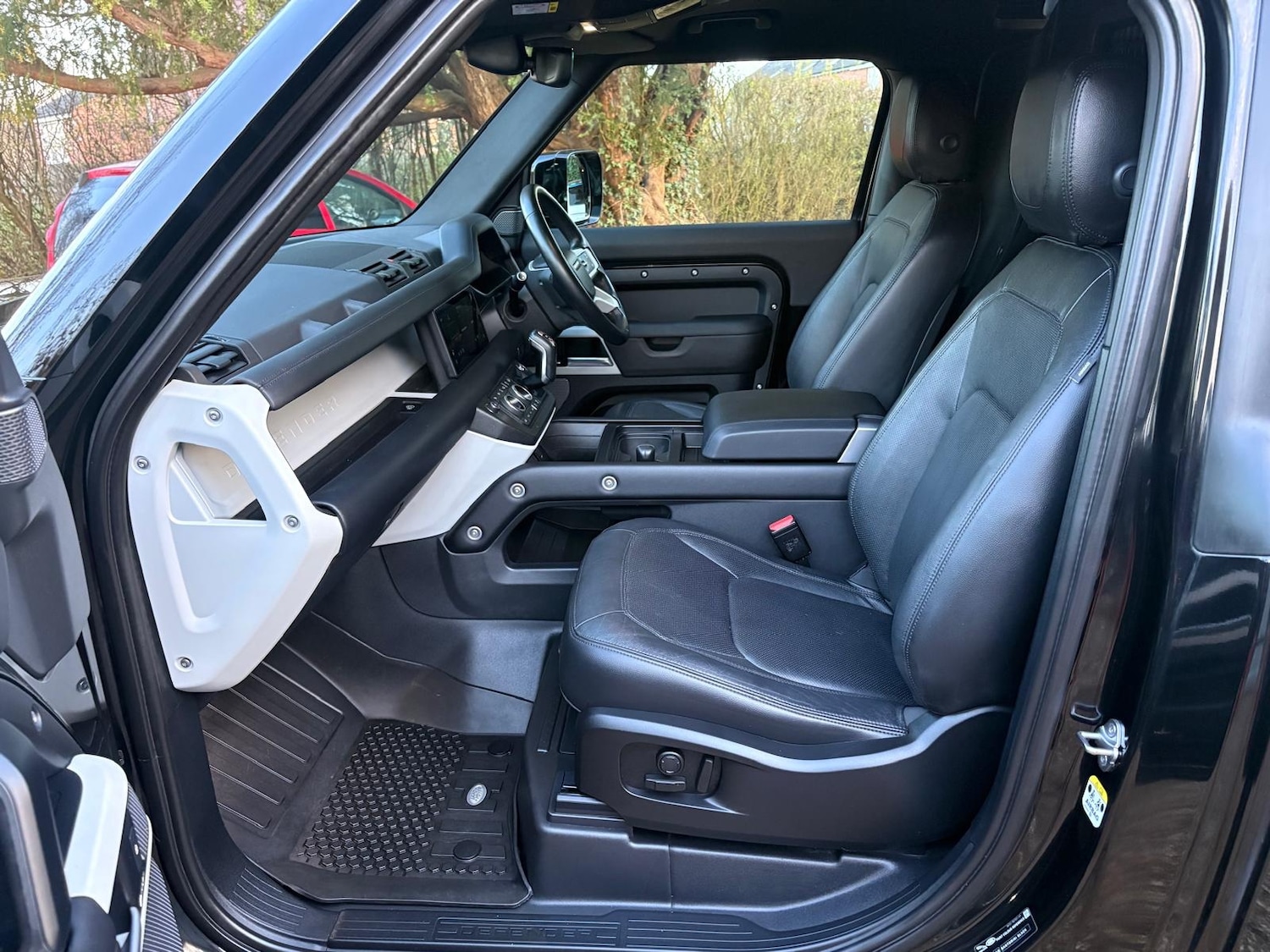 Used Land Rover Defender 2023 for sale - 77938272: Photo 14