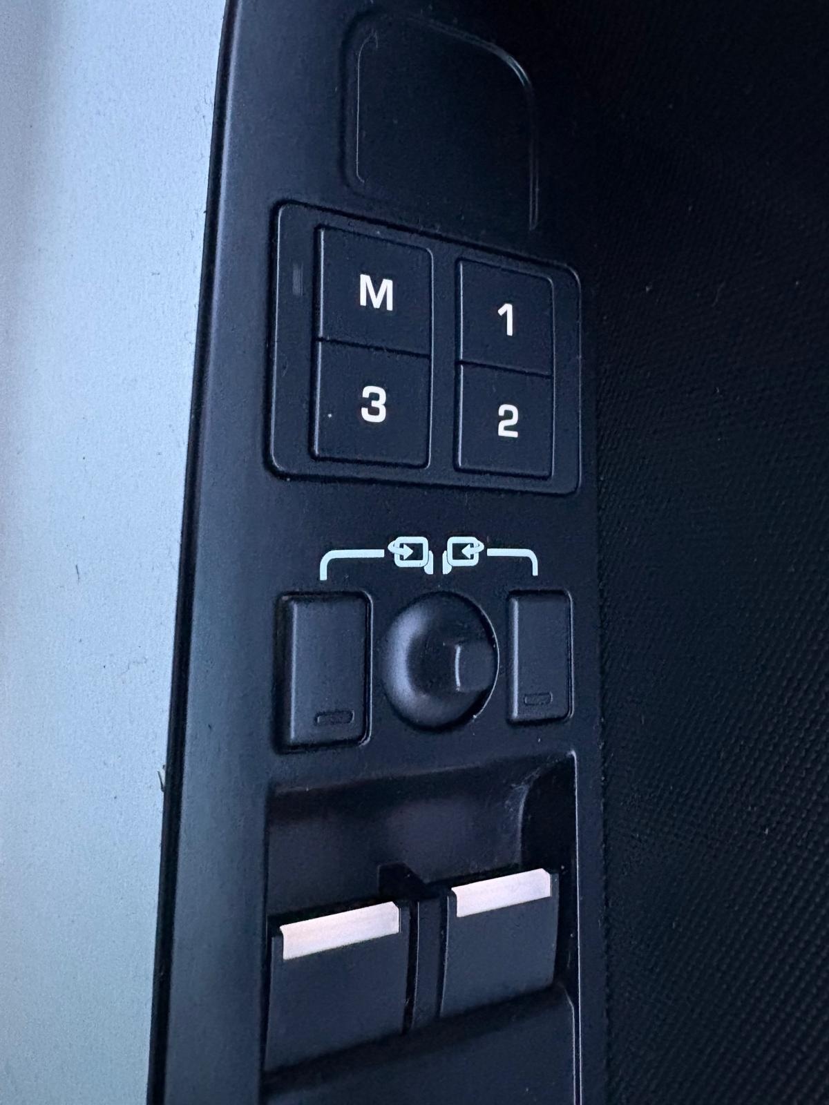 Used Land Rover Defender 2023 for sale - 77938272: Photo 17