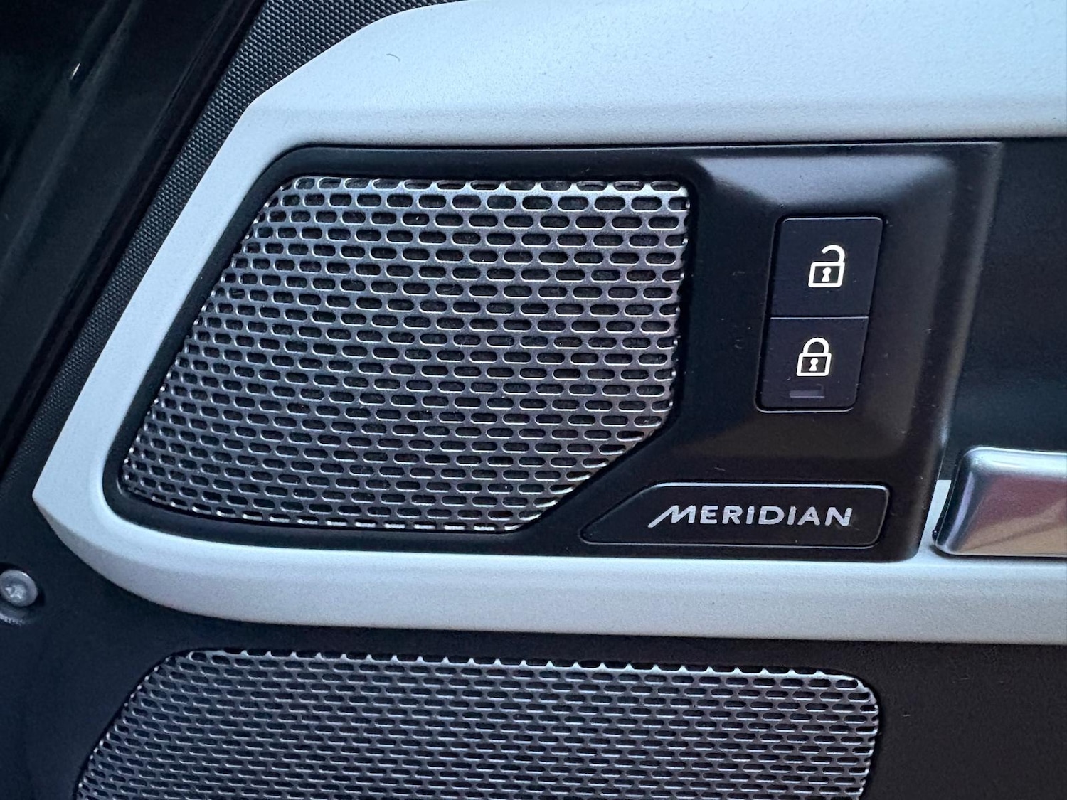 Used Land Rover Defender 2023 for sale - 77938272: Photo 18