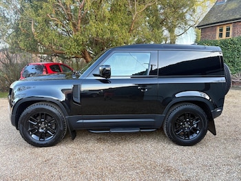 Used Land Rover Defender 2023 for sale - 77938272: Photo