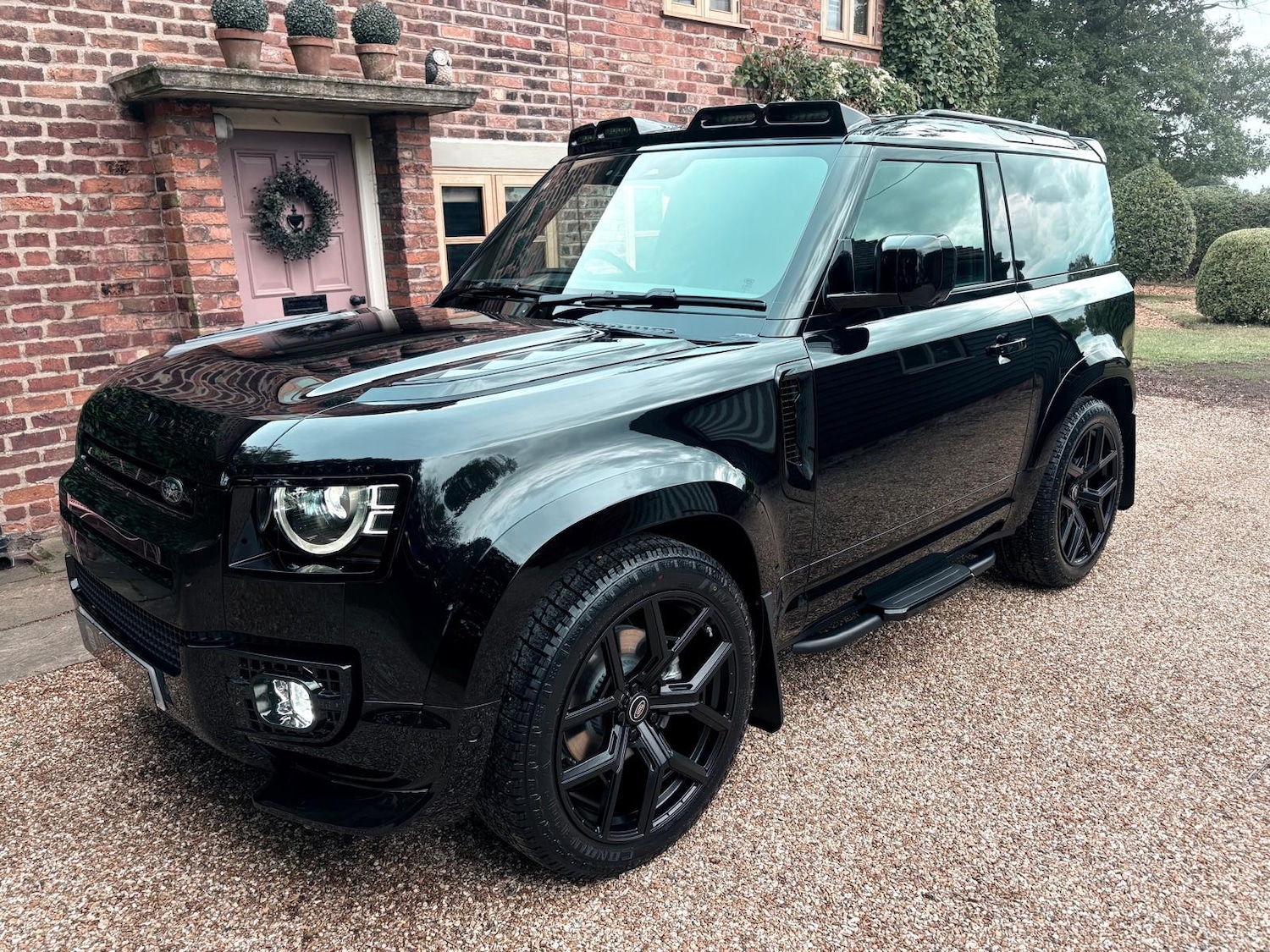 Used Land Rover Defender 2025 for sale - 76206266: Photo 1