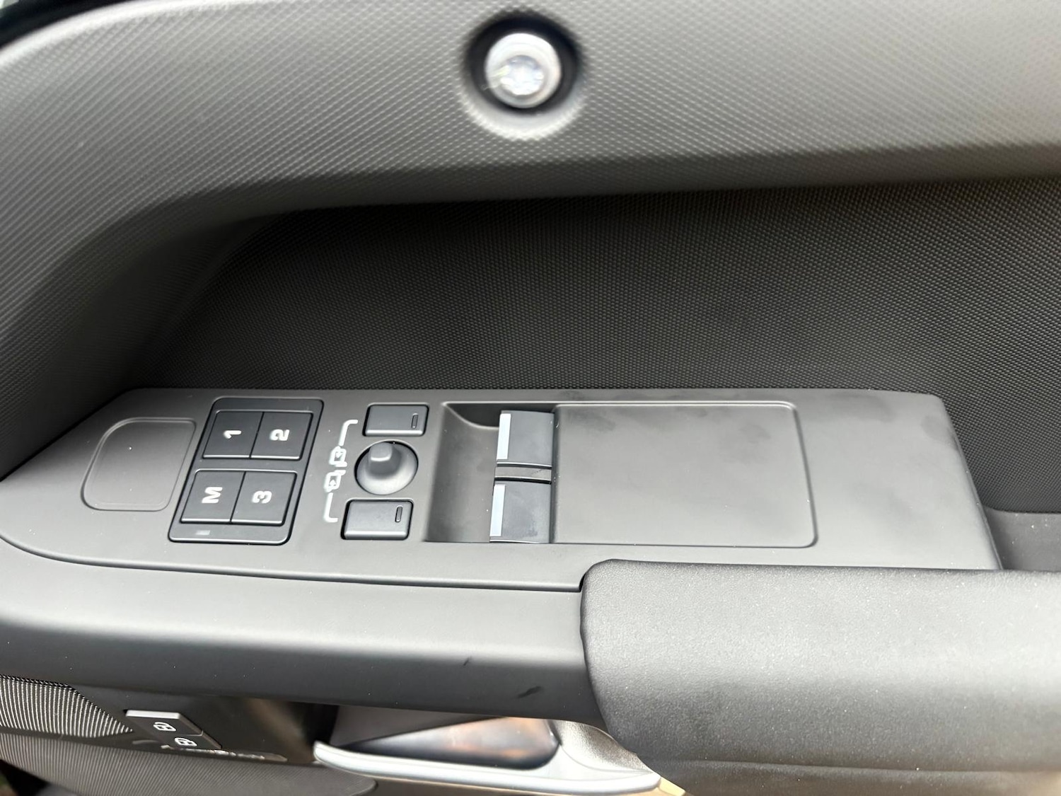 Used Land Rover Defender 2025 for sale - 76206266: Photo 29