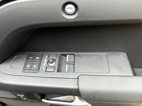 Used Land Rover Defender 2025 for sale - 76206266: Photo 29