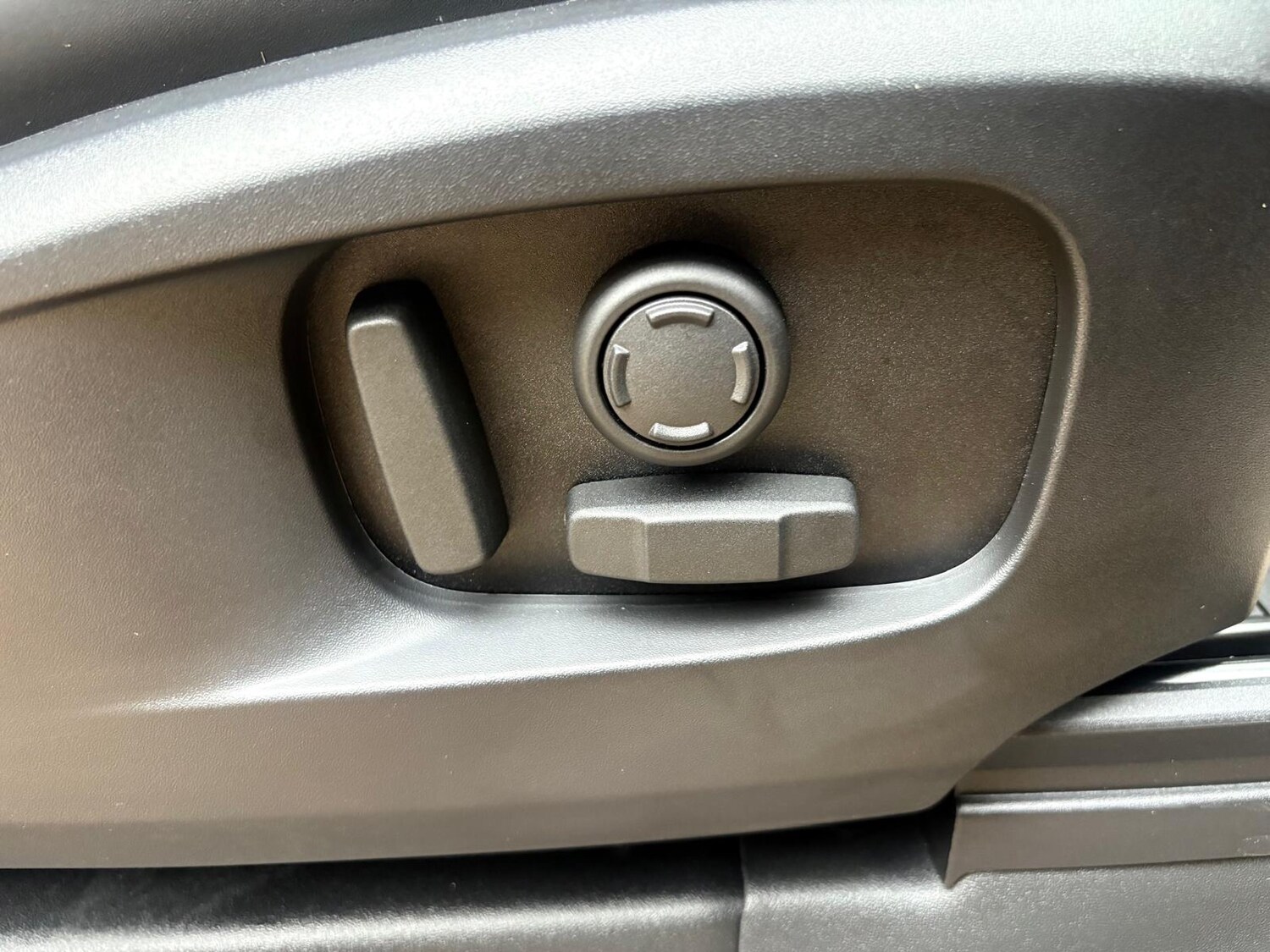 Used Land Rover Defender 2025 for sale - 76206266: Photo 31