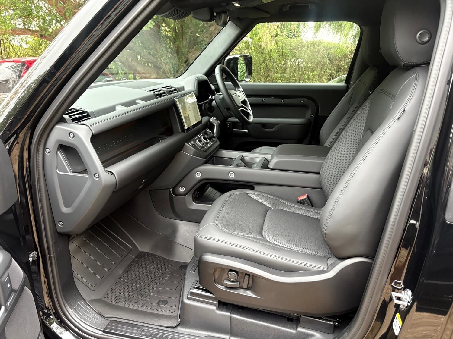 Used Land Rover Defender 2025 for sale - 76206266: Photo 35