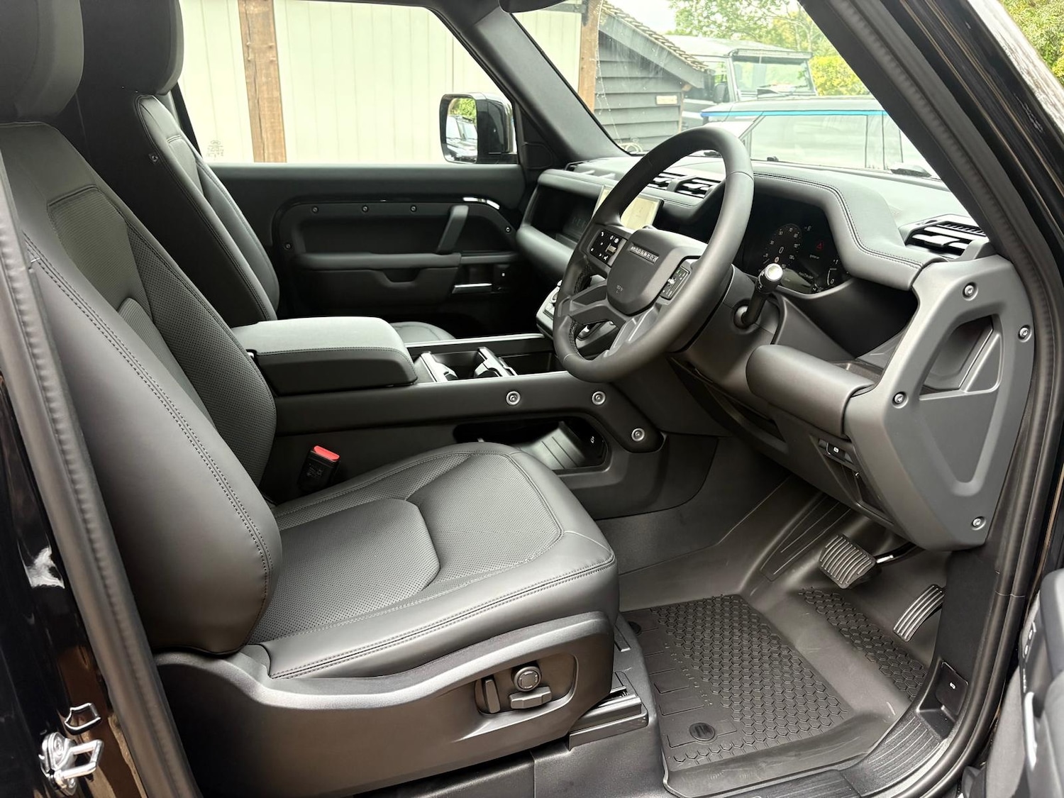 Used Land Rover Defender 2025 for sale - 76206266: Photo 37