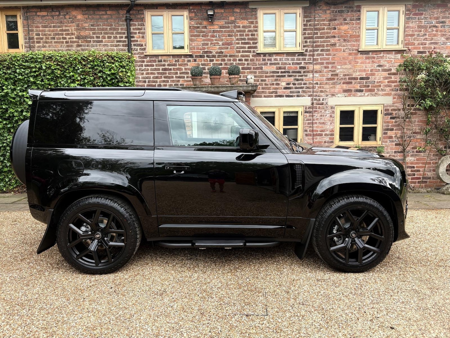 Used Land Rover Defender 2025 for sale - 76206266: Photo 4