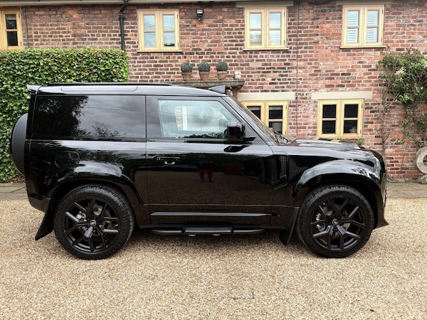 Used Land Rover Defender 2025 for sale - 76206266: Photo 4
