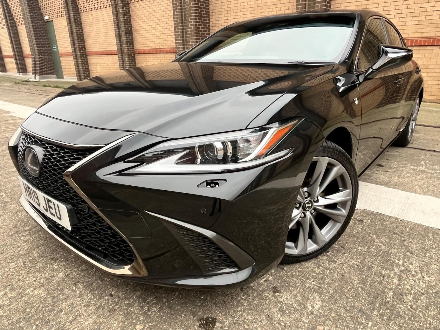 Used Lexus ES 2019 for sale - 77065624: Photo 2