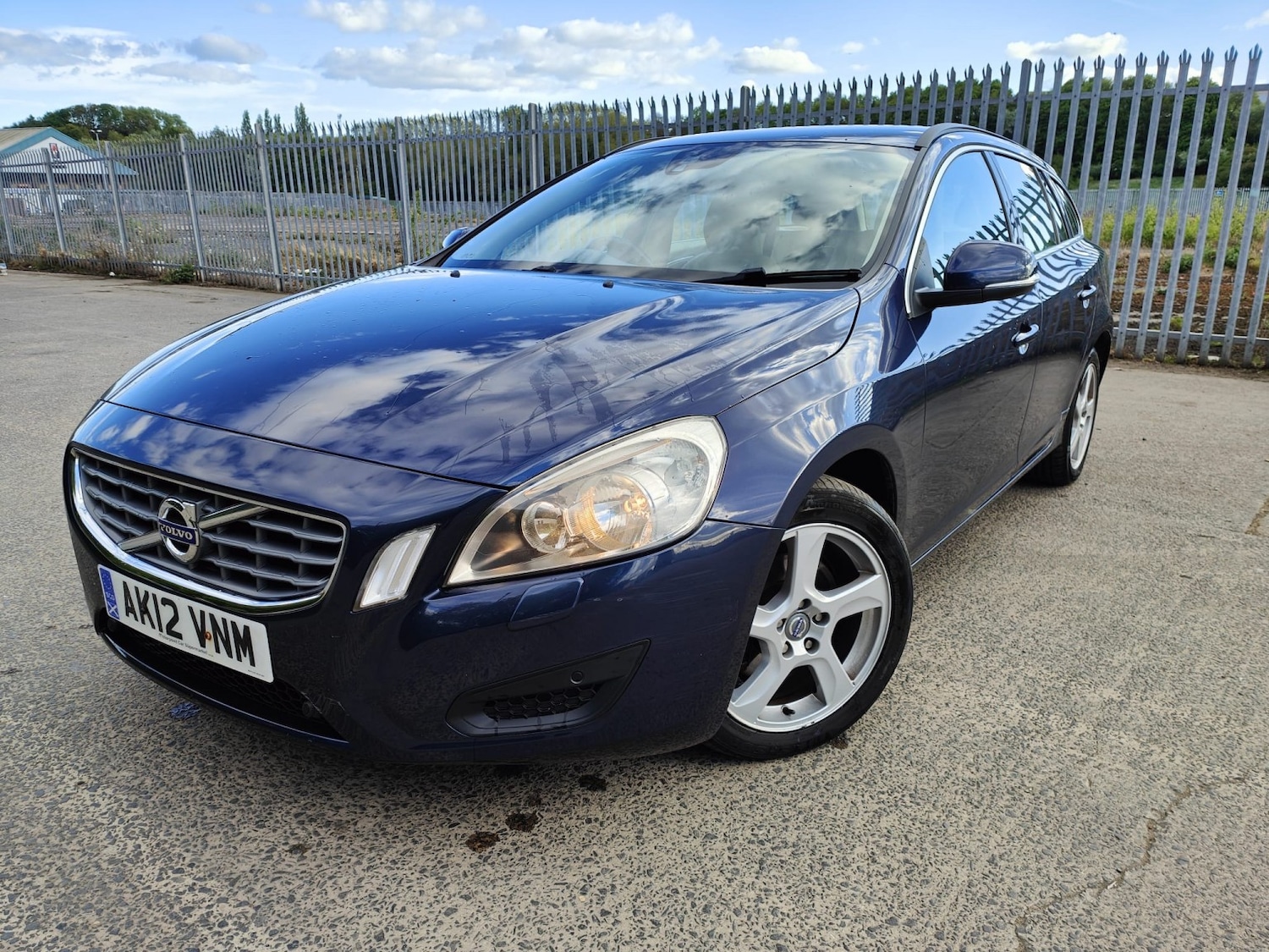 Used Volvo V60 2012 for sale - 76439929: Photo 2
