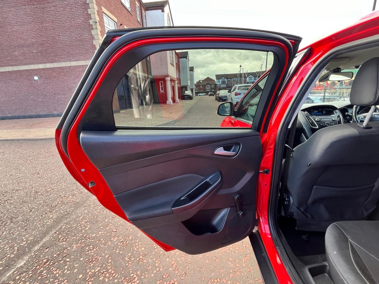 Used Ford Focus 2015 for sale - 78070372: Photo 18