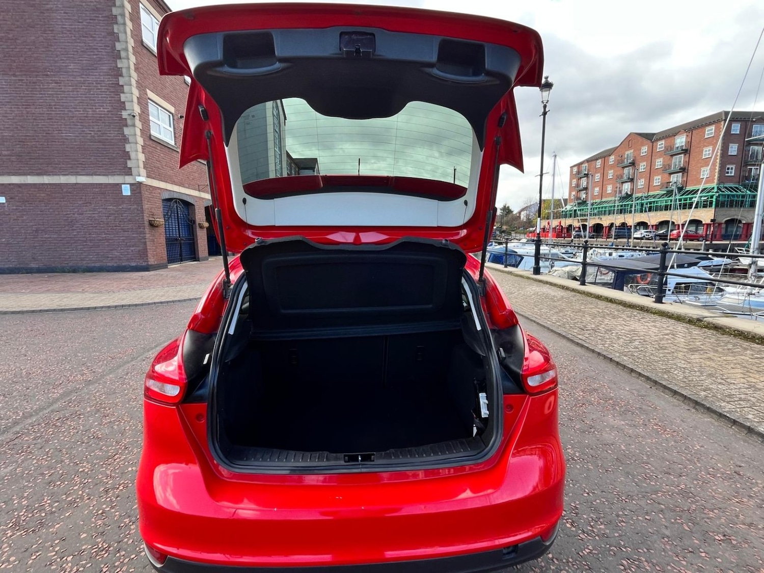 Used Ford Focus 2015 for sale - 78070372: Photo 9